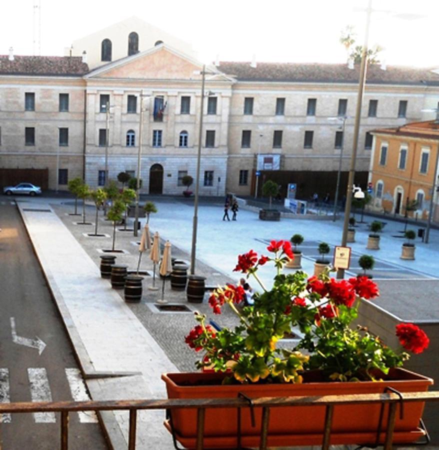 B&B Le Finestre Su Via Cavour Sassari Exterior photo