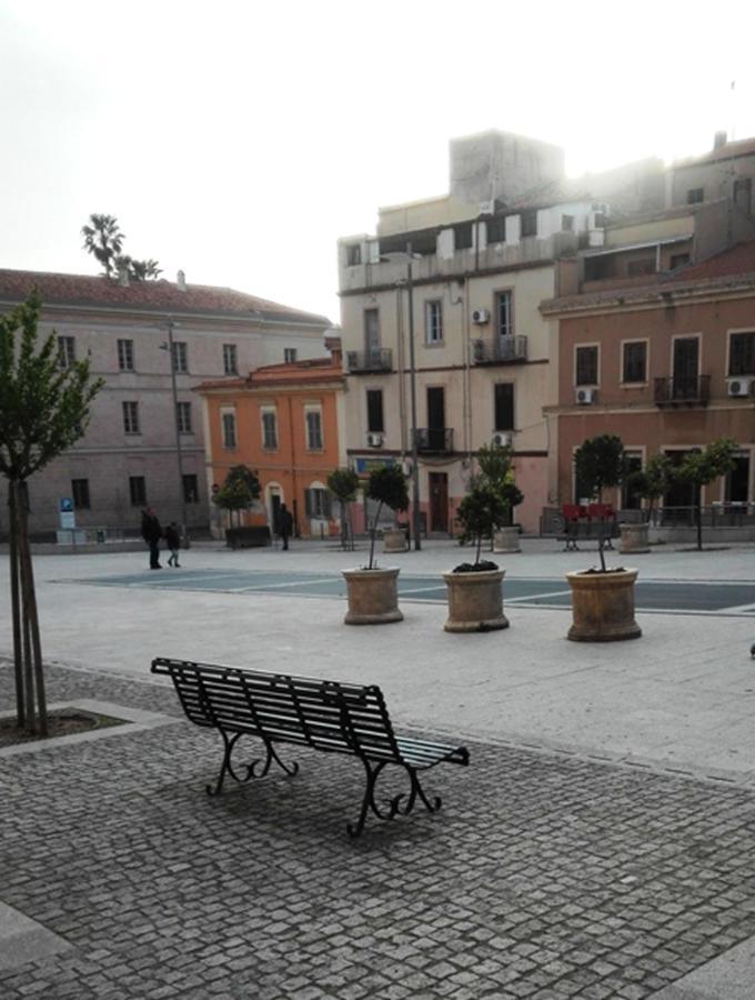 B&B Le Finestre Su Via Cavour Sassari Exterior photo