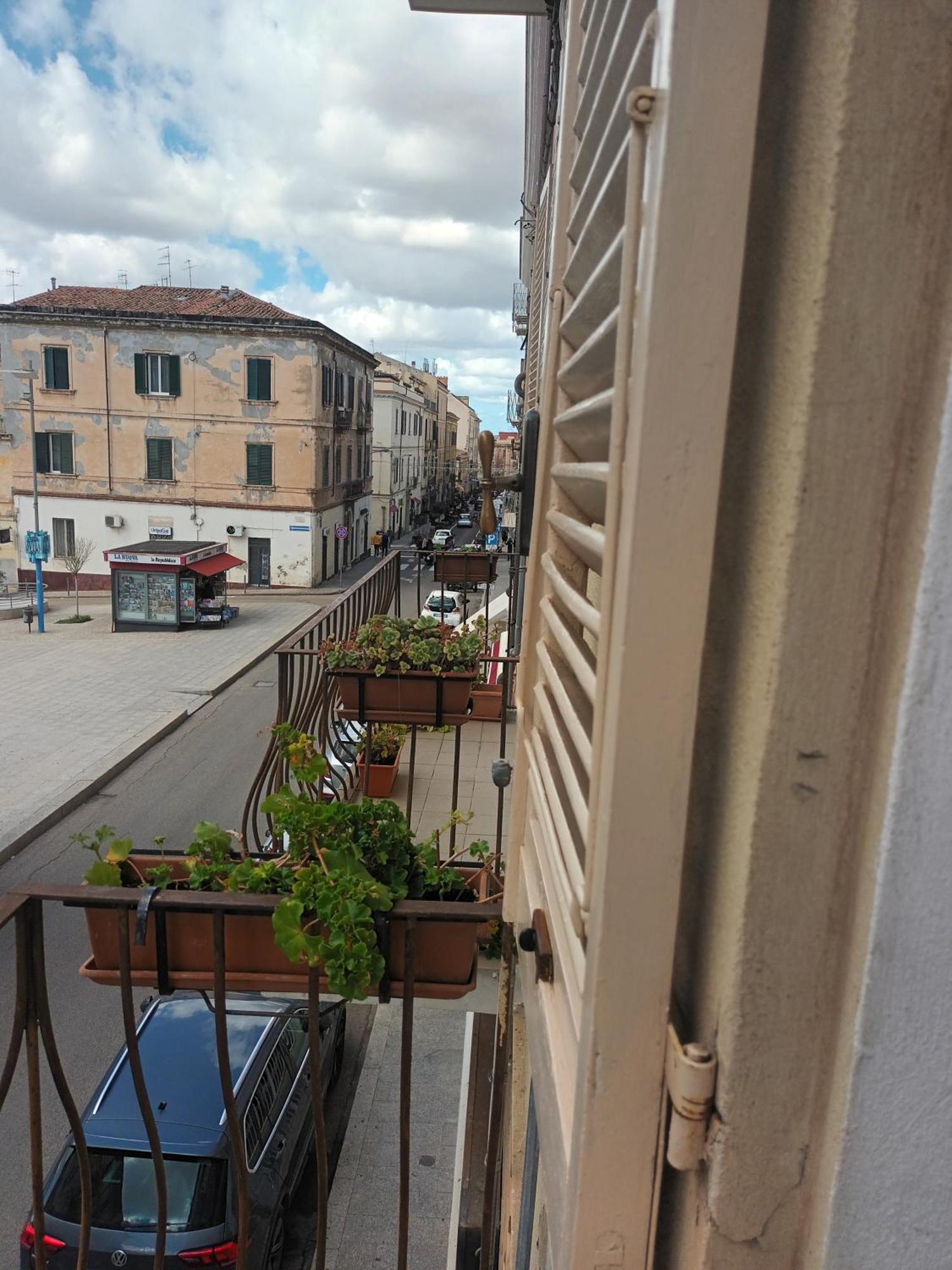 B&B Le Finestre Su Via Cavour Sassari Exterior photo