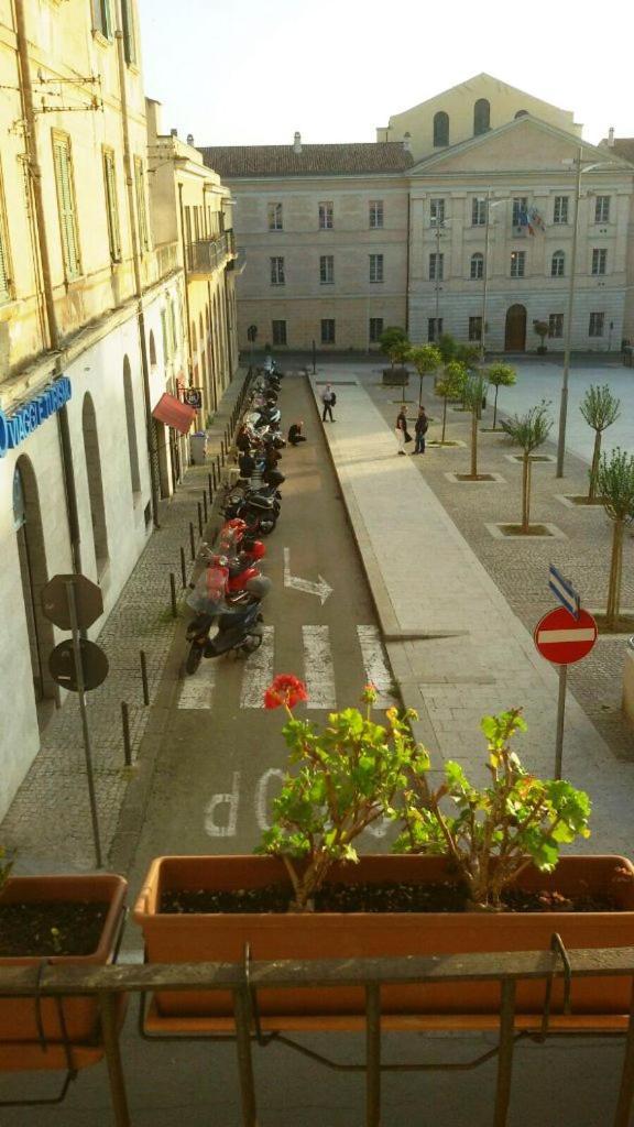 B&B Le Finestre Su Via Cavour Sassari Exterior photo