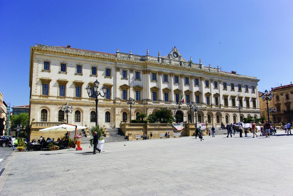 B&B Le Finestre Su Via Cavour Sassari Exterior photo