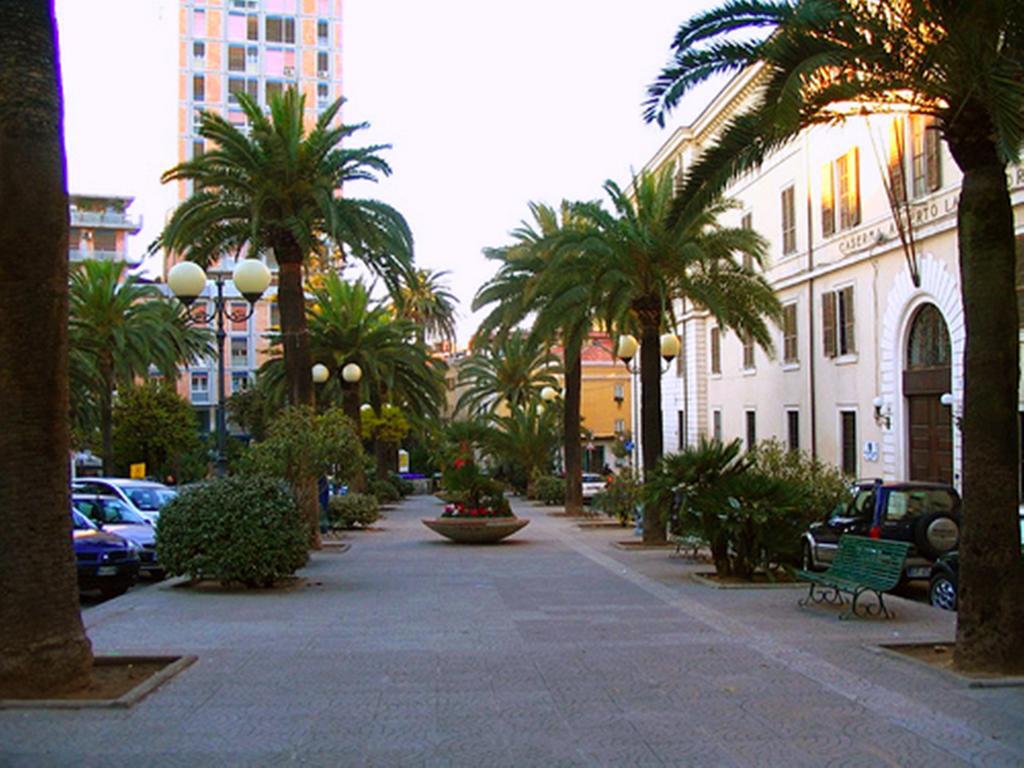 B&B Le Finestre Su Via Cavour Sassari Exterior photo