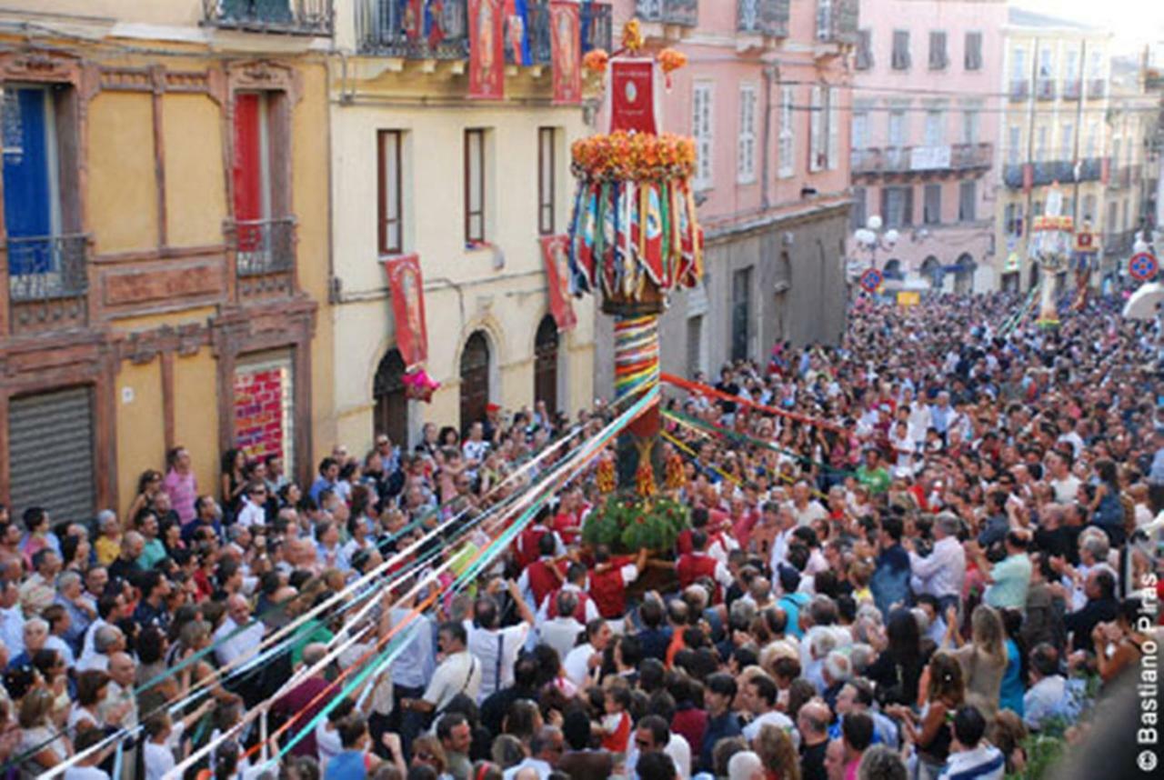 B&B Le Finestre Su Via Cavour Sassari Exterior photo
